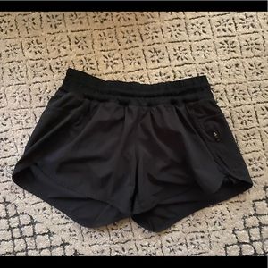 Lululemon Tracker Short V 4”